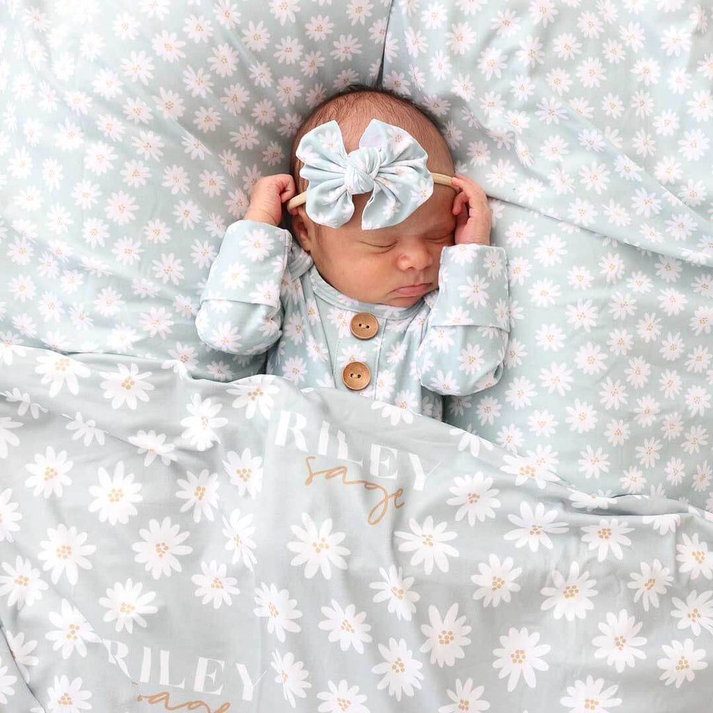 Soft Green Daisy Newborn Baby Knot Gown & Hat